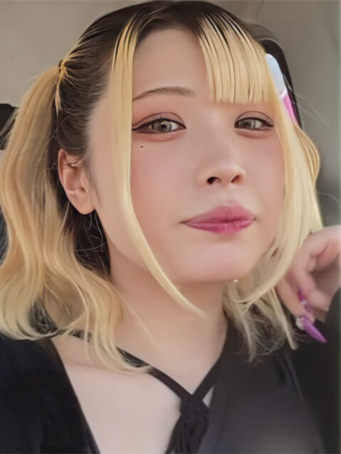 出産直後の金髪人妻